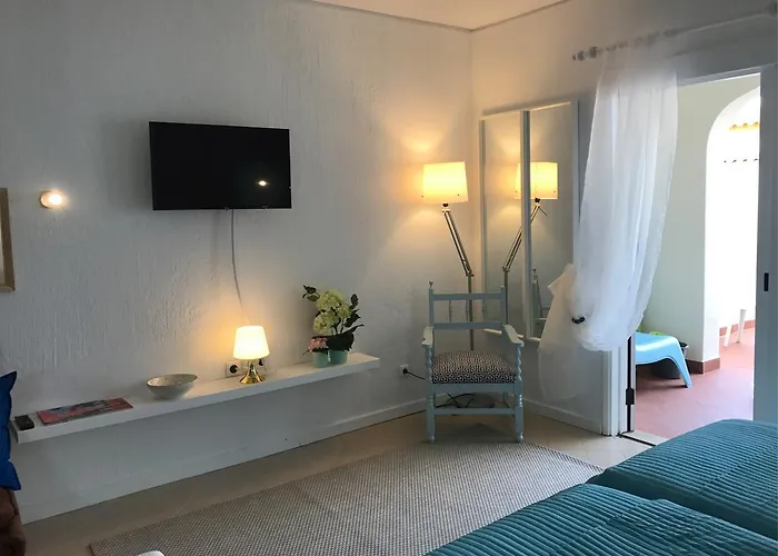 Jardim 2 * Αλμπουφέιρα